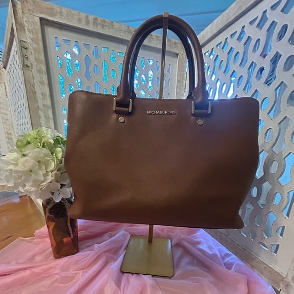 Michael Kors Tan Leather Shoulder Bag - Picture 6 of 11